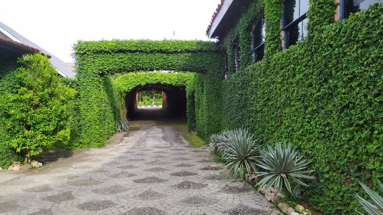 Hotel La Hasienda Kupang  Luaran gambar